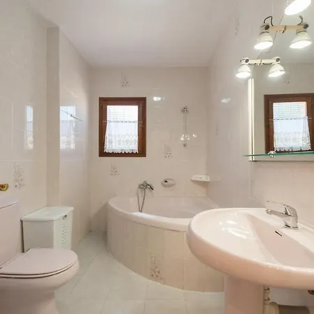 Vazquez - Plusholidays *